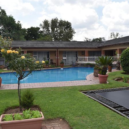 African Elephant Guesthouse Germiston Exterior photo