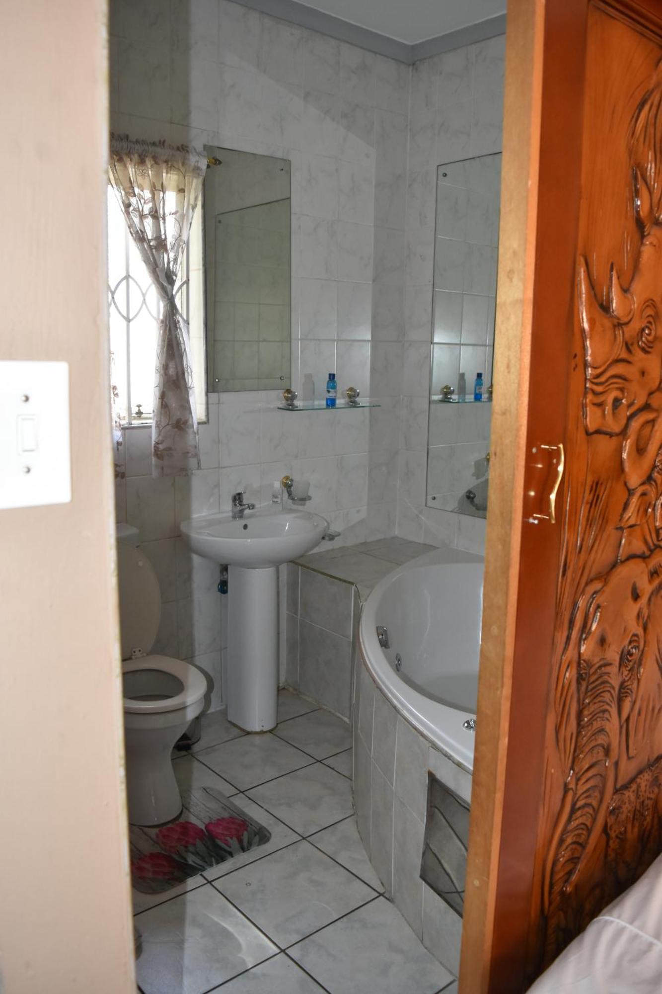 African Elephant Guesthouse Germiston Exterior photo